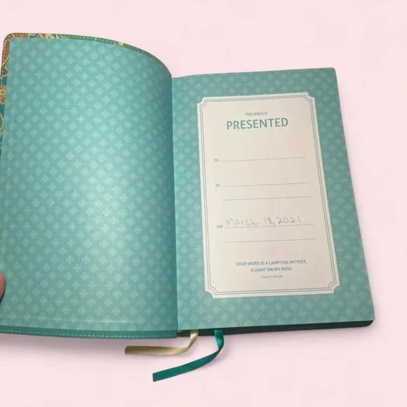 📖 NIV Thinline Bible - Large Print | Leathersoft Teal Floral Cover - Picture 8 of 8